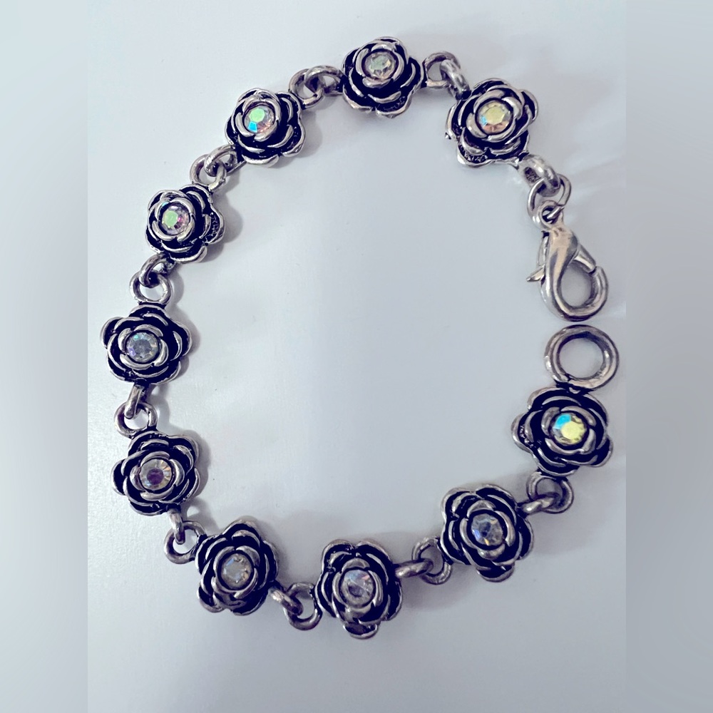 Bracelet with simulated jewels.